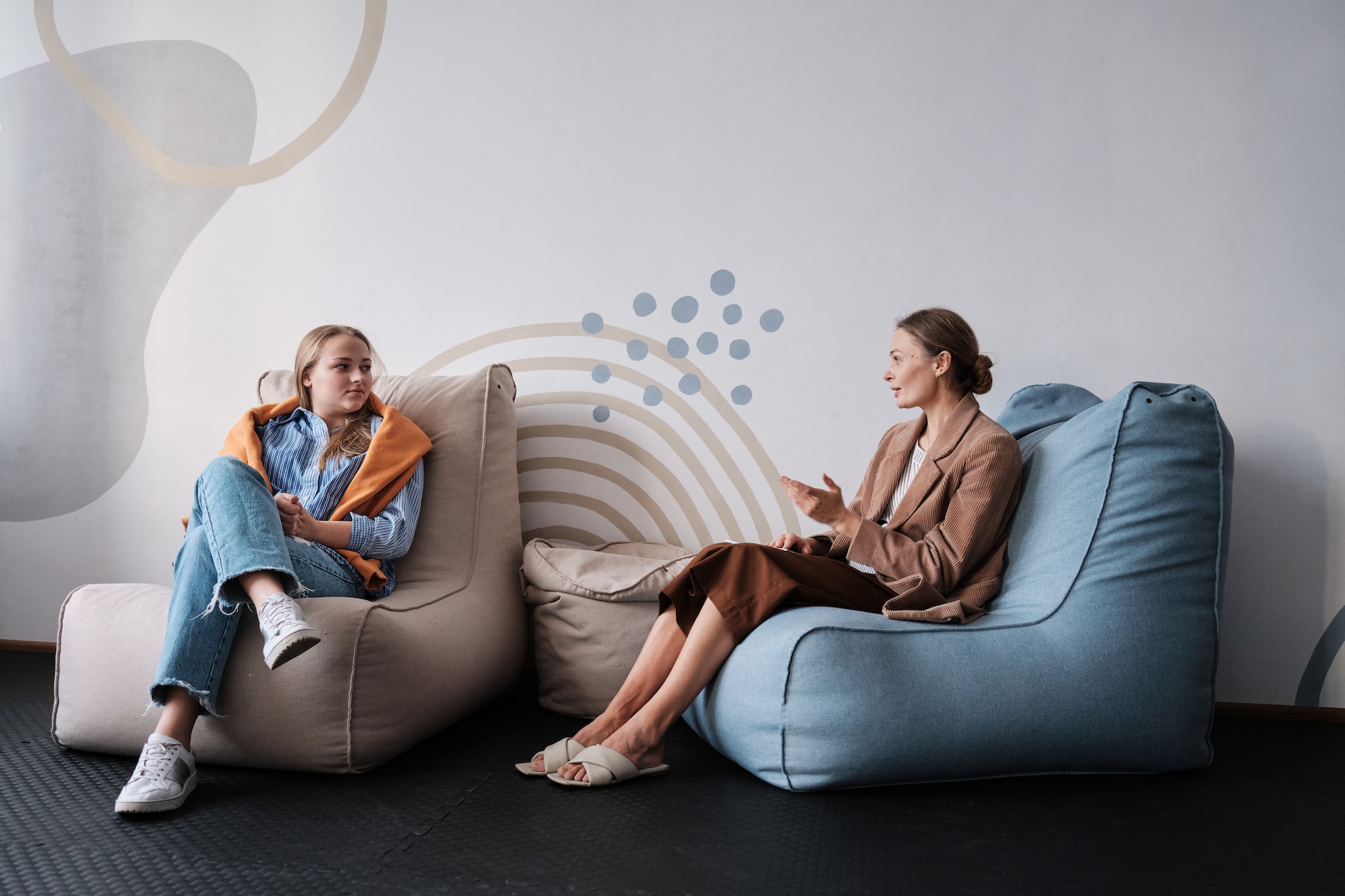 college student addressing her mental health by meeting with a therapist