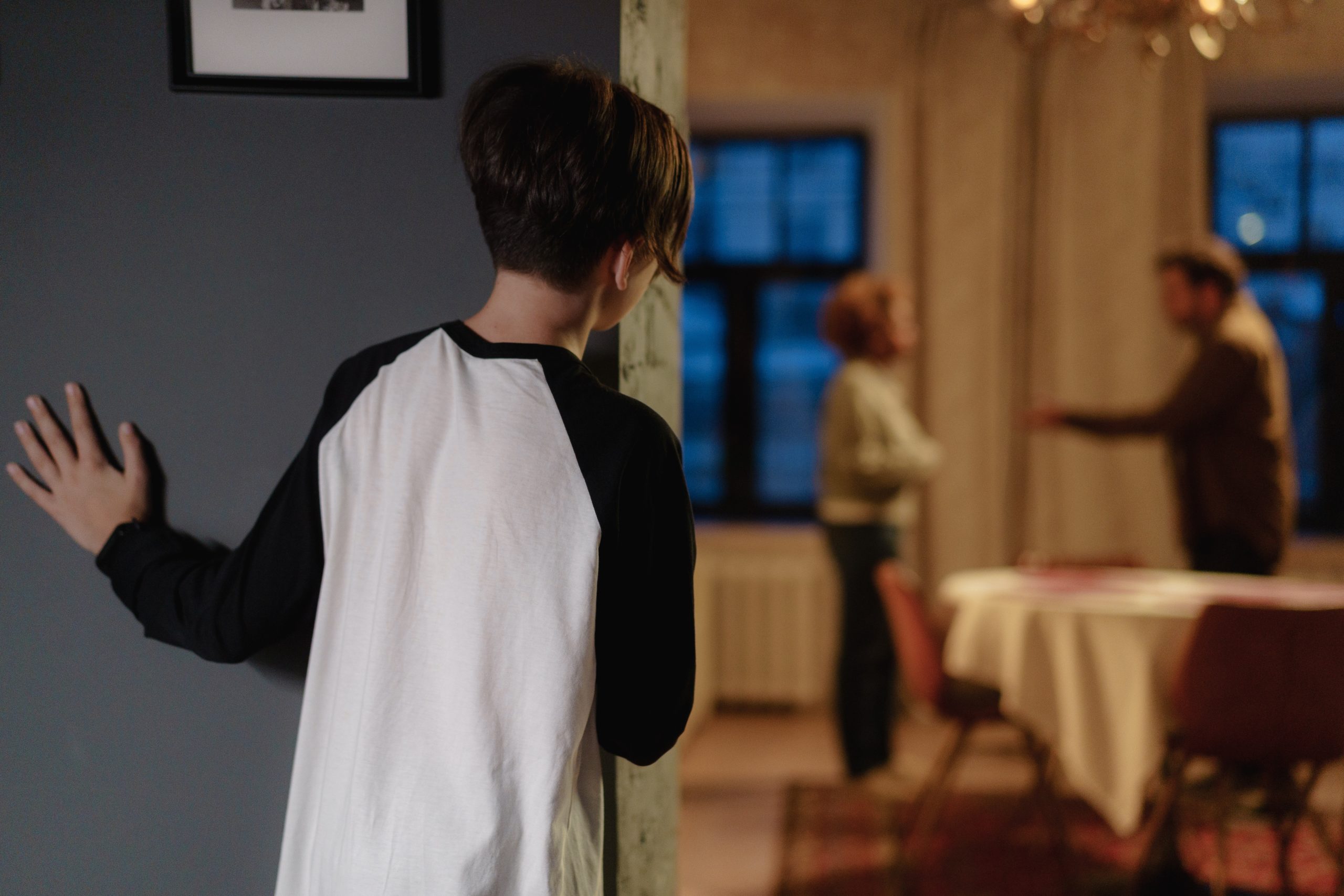 Child looking into the kitchen, seeing his parents fighting